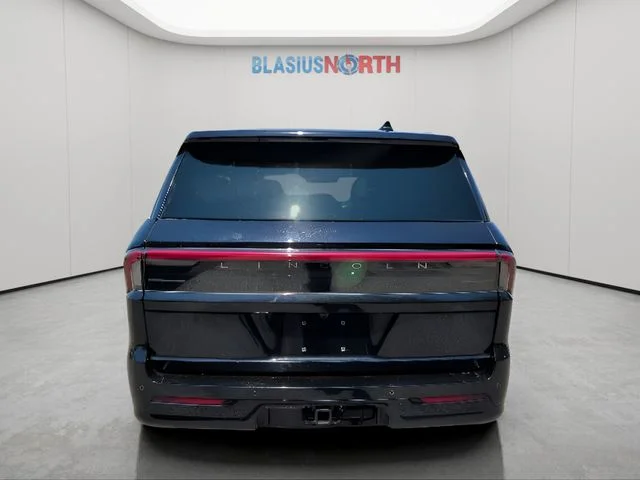 Used 2025 Black Lincoln Reserve image 6