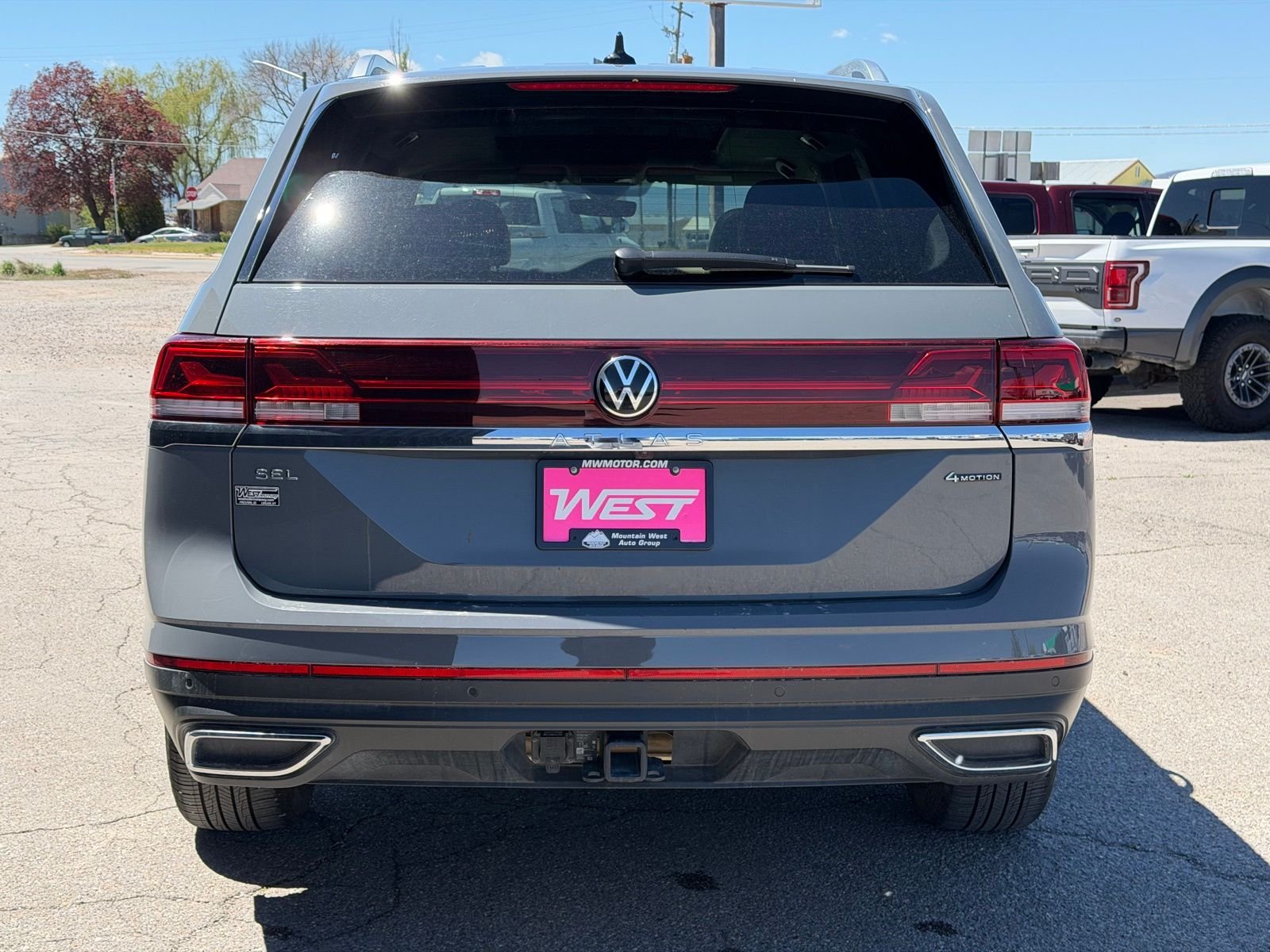 View vehicle photo 4