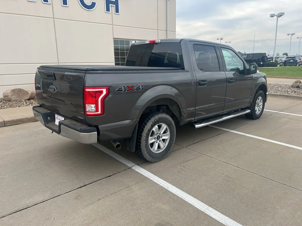 Used 2016 Magnetic Metallic Ford XLT image 9