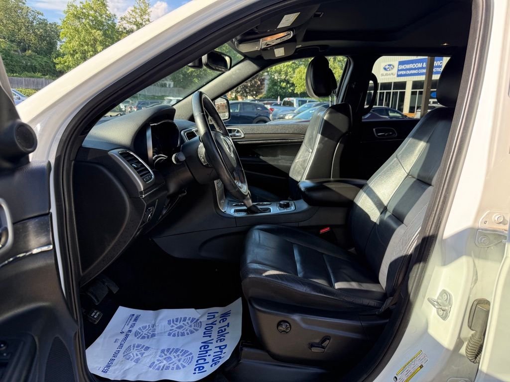 Used 2018 White Jeep Limited image 21
