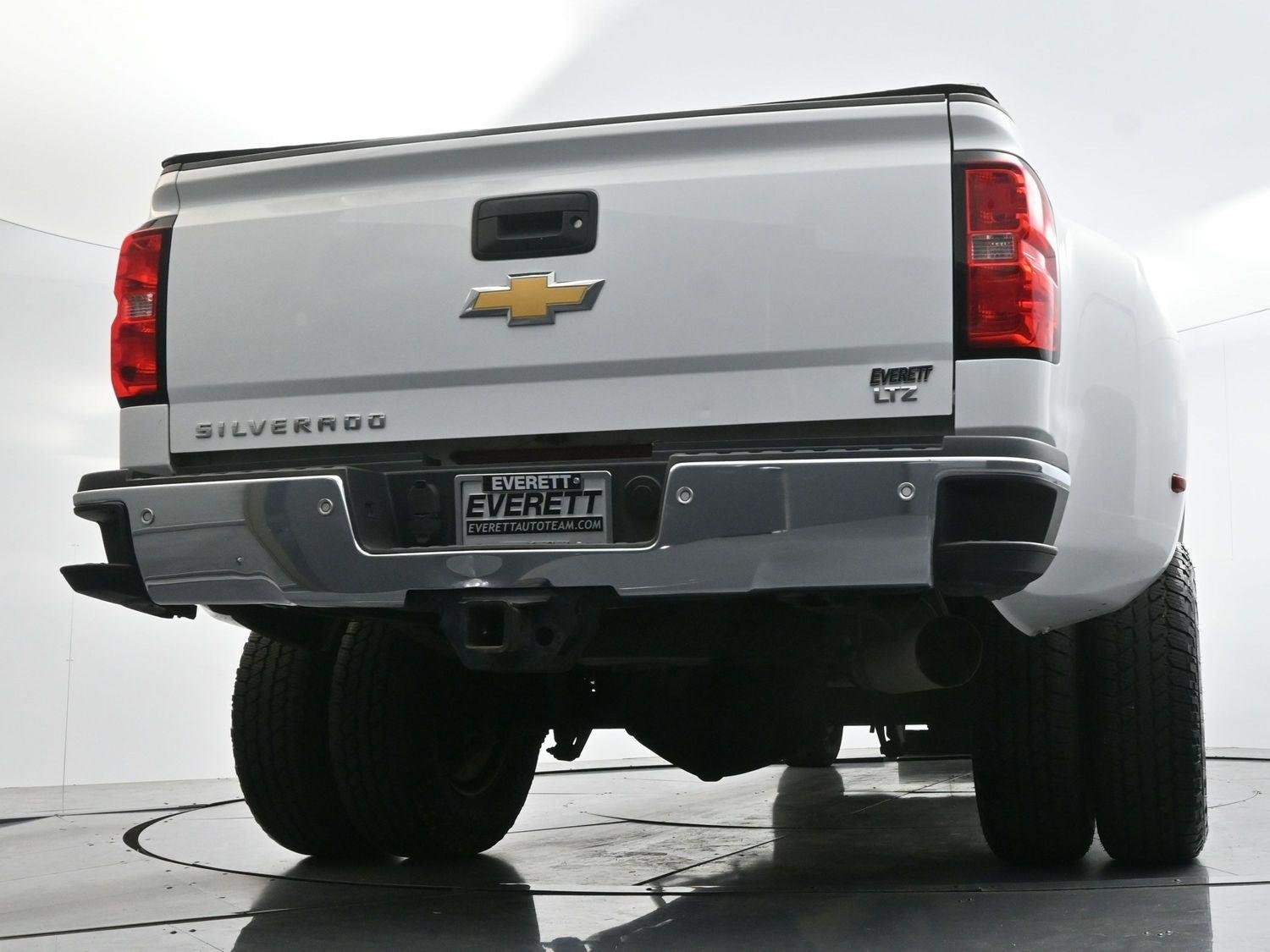 Used 2018 SUMMIT WHITE Chevrolet LTZ image 46