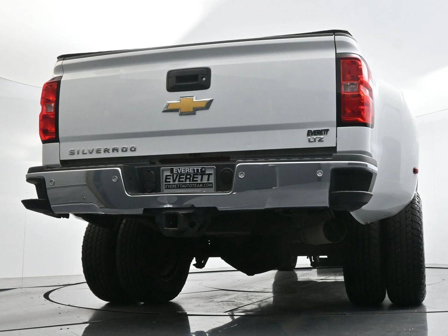 Used 2018 SUMMIT WHITE Chevrolet LTZ image 46
