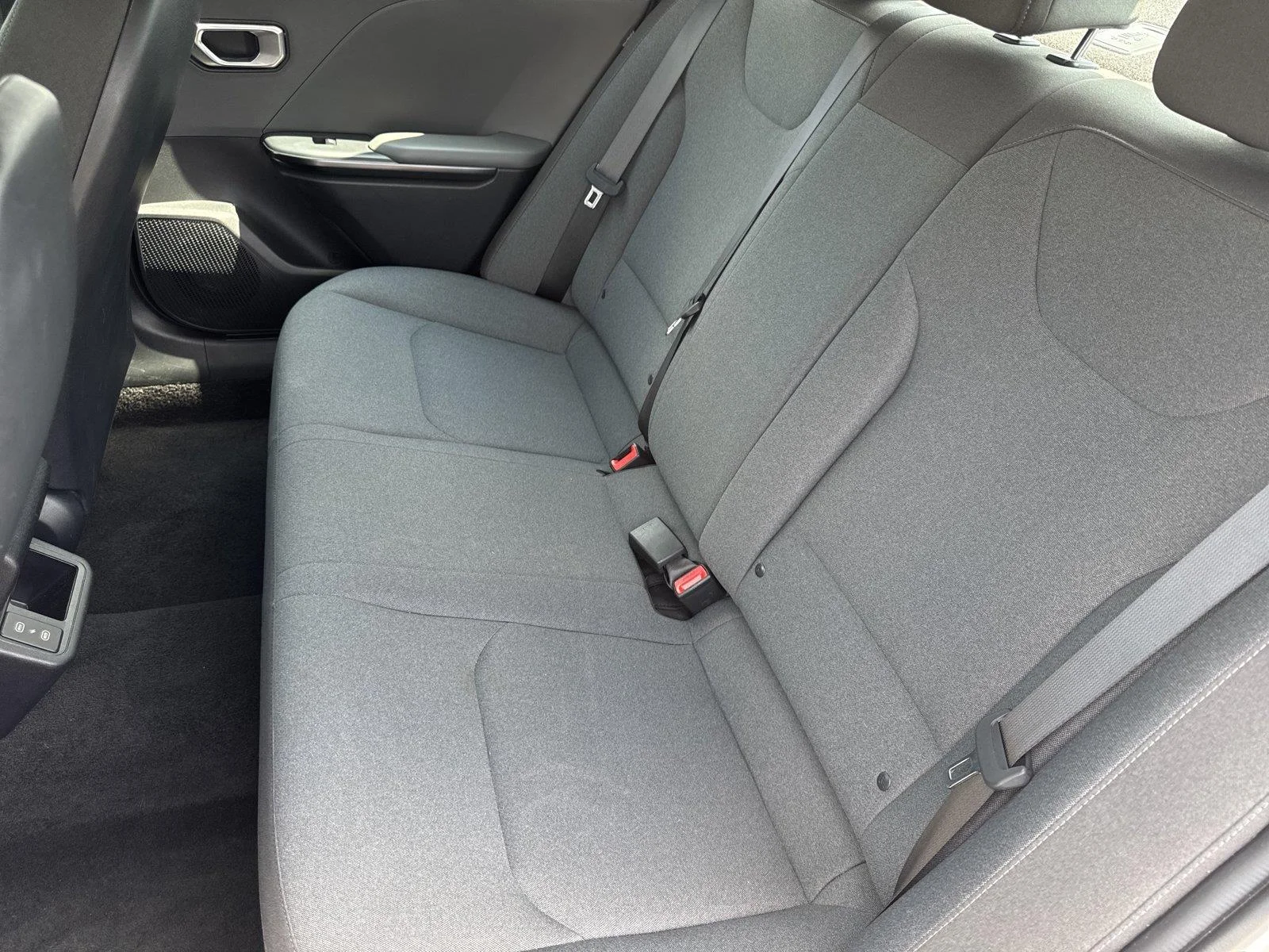 Used 2025 Snow White Pearl Kia LXS image 30
