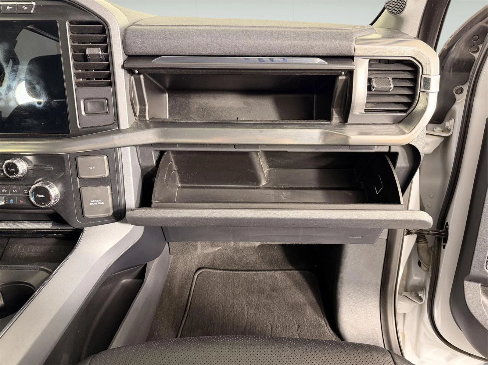Used 2022 Space White Ford LARIAT image 26