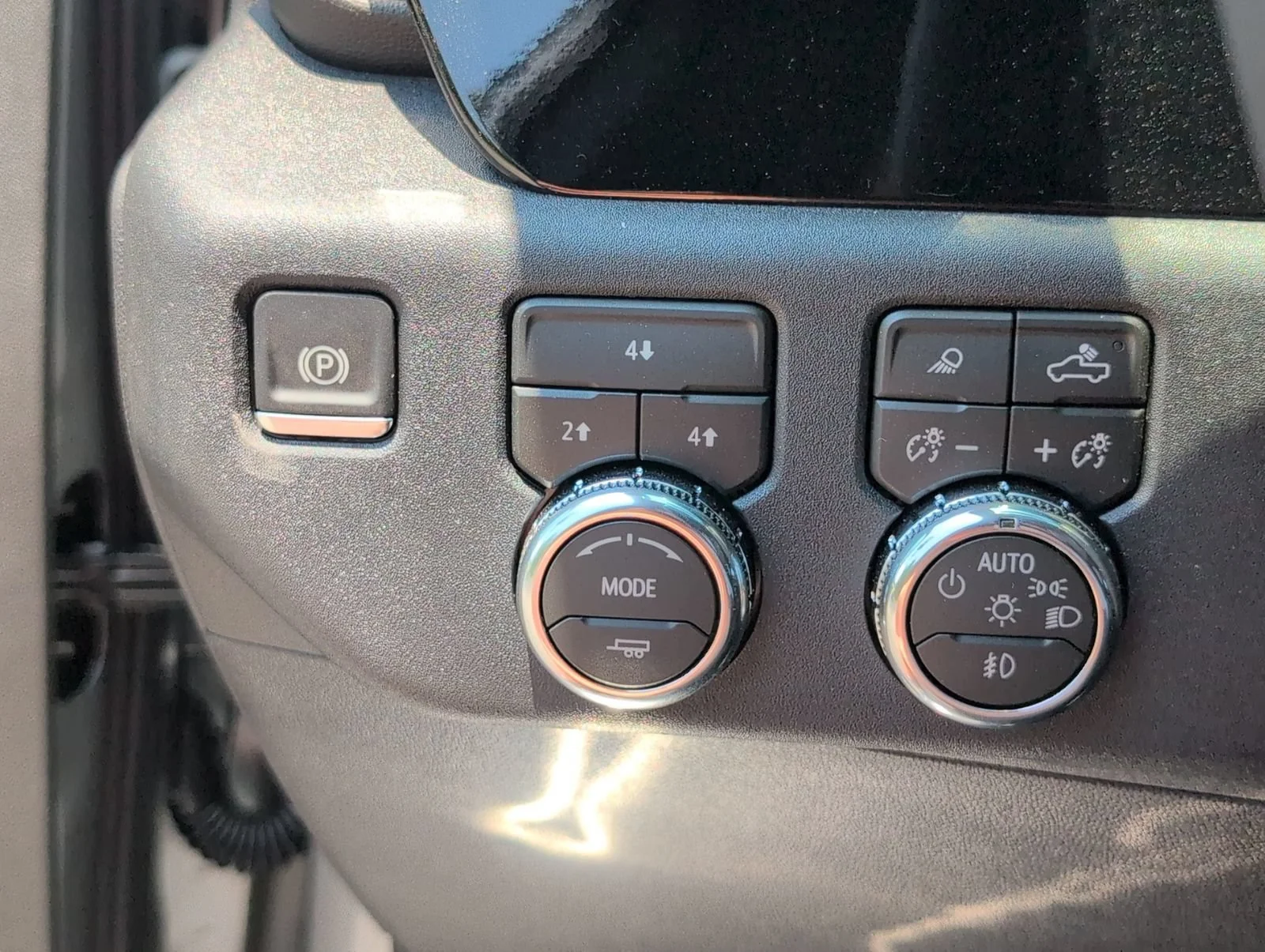 New 2026 Sterling Metallic GMC SLE image 26