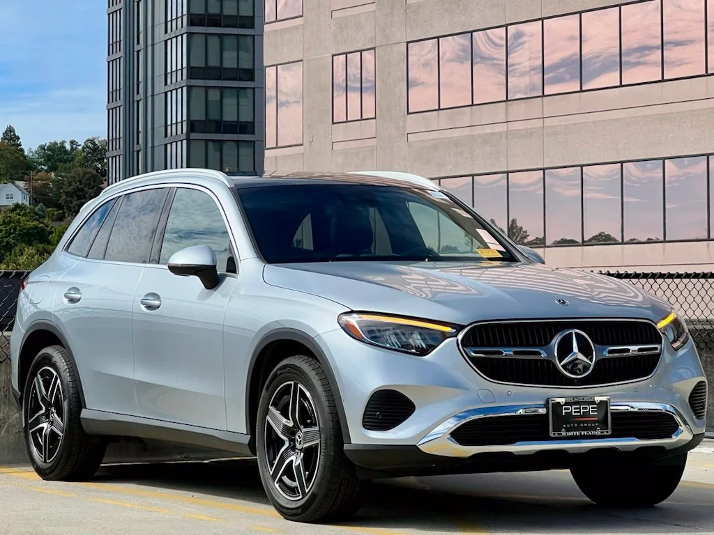 Certified Used 2026  Mercedes-Benz GLC 300 image 1