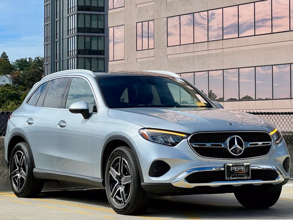 Certified Used 2026  Mercedes-Benz GLC 300 image 1