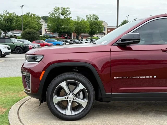 New 2026 Velvet Red Pearl-Coat Exterior Paint Jeep Limited image 12