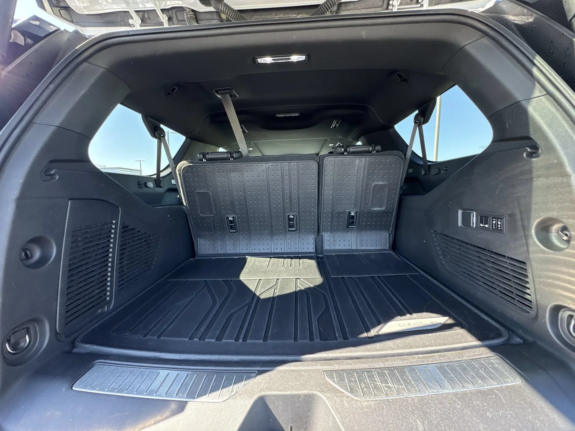 Certified Used 2023 Summit White Chevrolet Z71 image 26