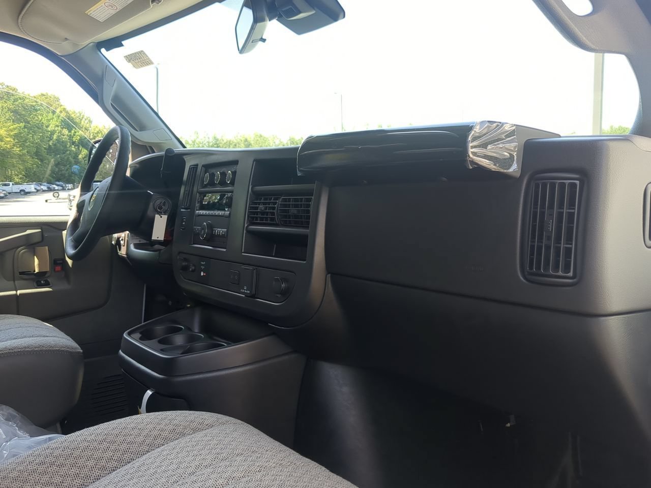 2026 Chevrolet Express Cargo Work Van - Photo 25