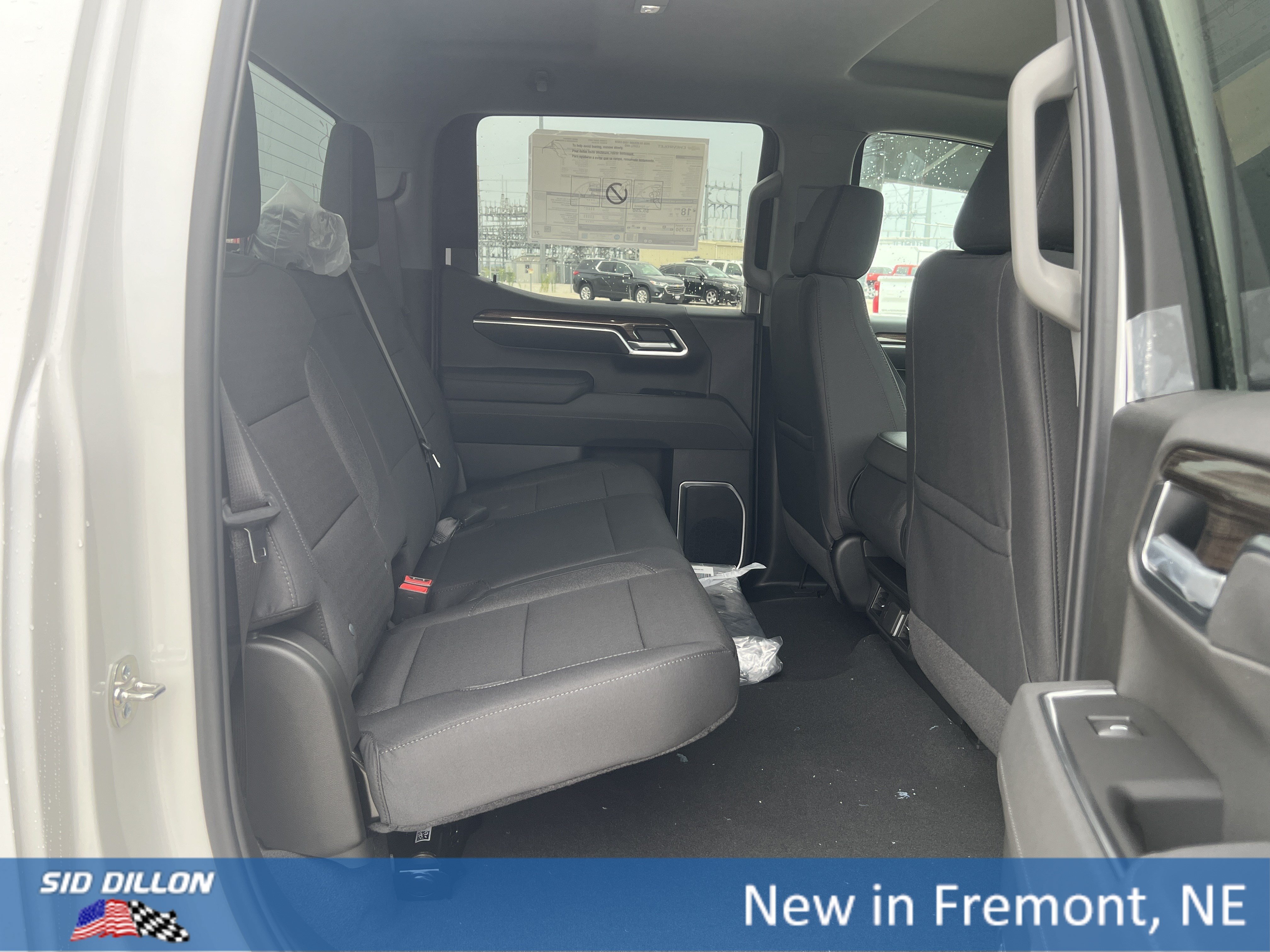 New 2026 Summit White Chevrolet LT (2FL) image 6