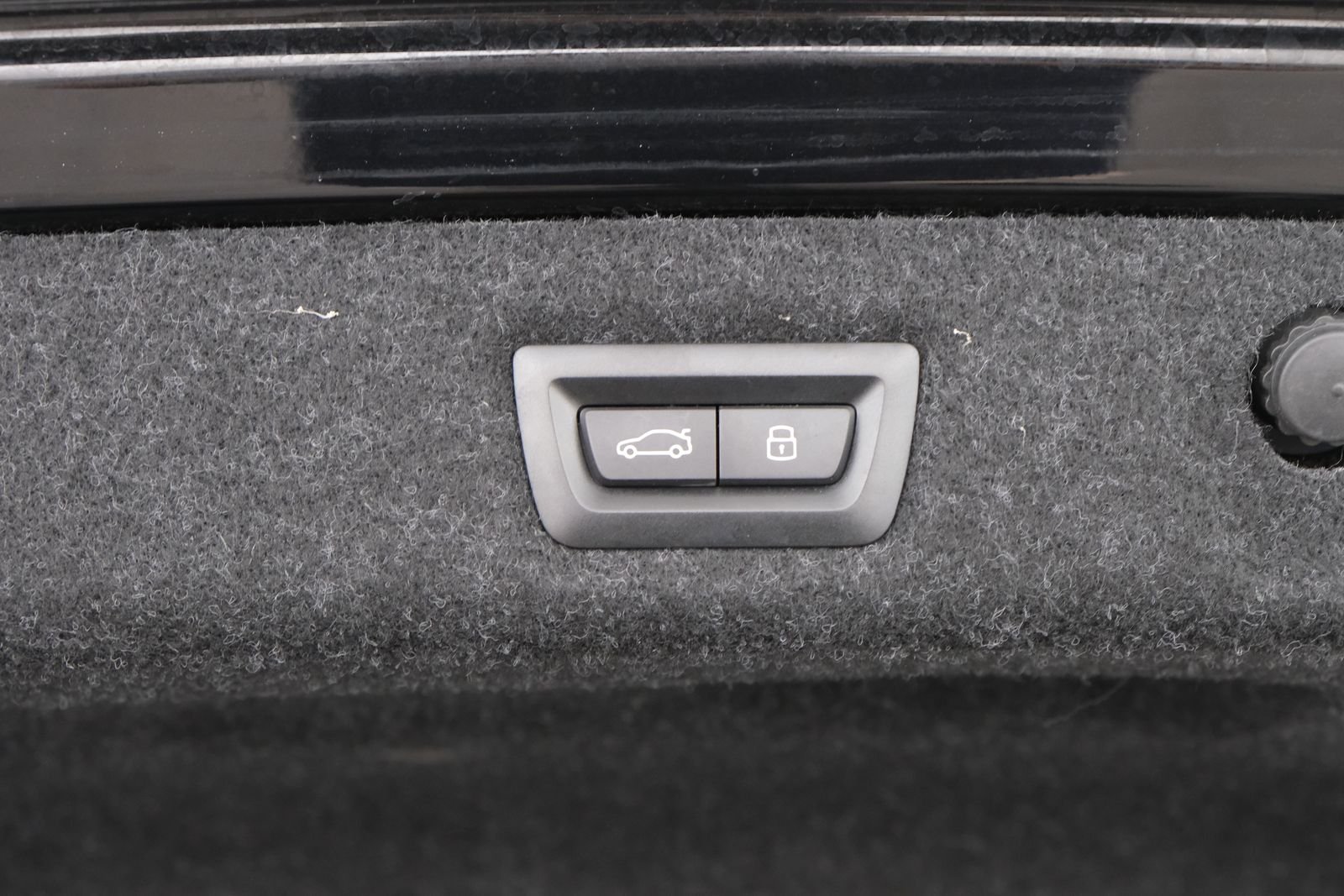Used 2023 Black Sapphire Metallic BMW 540i xDrive image 39