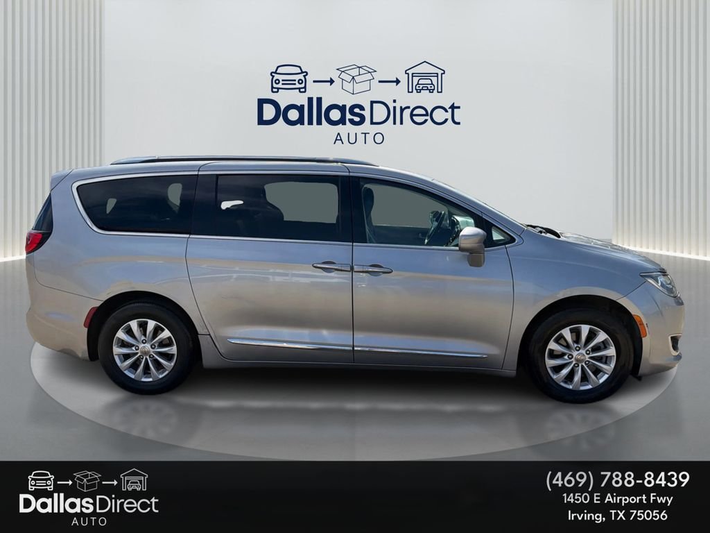 Used 2018 Billet Silver Metallic Clearcoat Chrysler Touring L image 5
