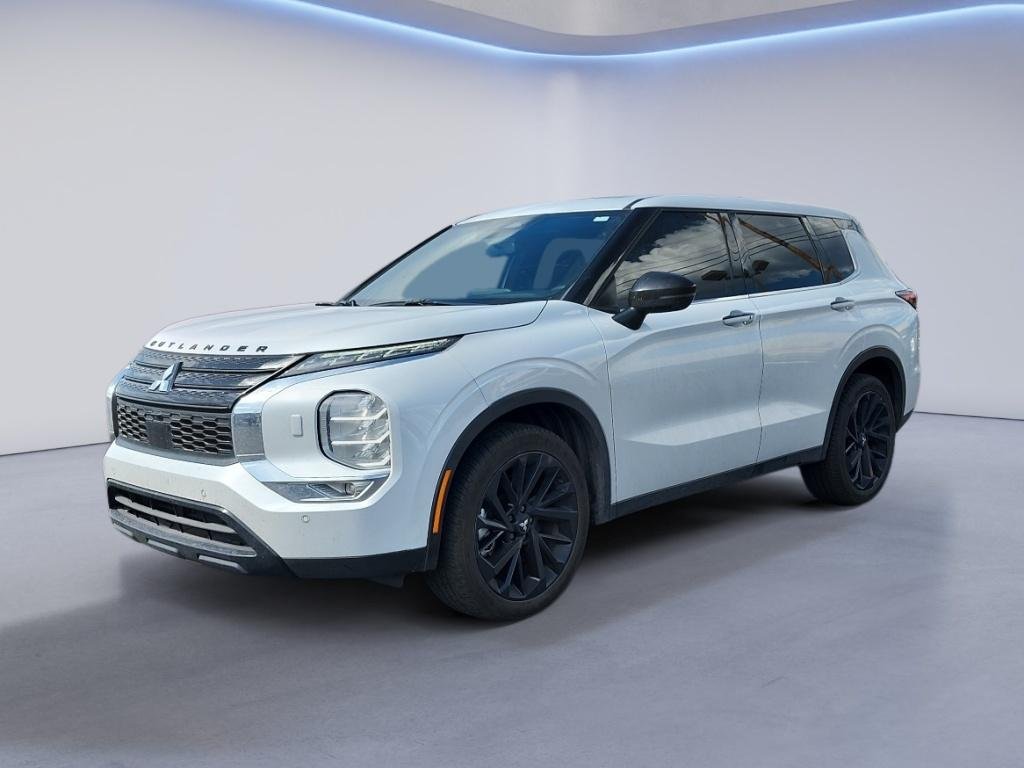 Used 2024 White Diamond Mitsubishi SE Black Edition w/Pano Roof image 1