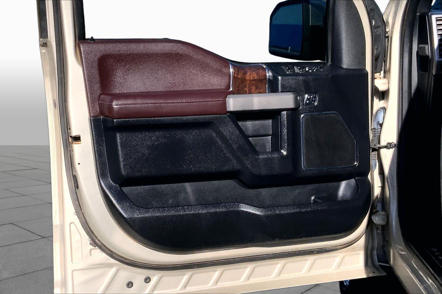 Used 2017 White Gold Ford Platinum image 22