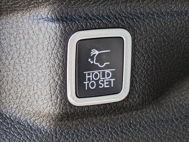 New 2026 Bright White Clear-Coat Exterior Paint Jeep Limited image 39
