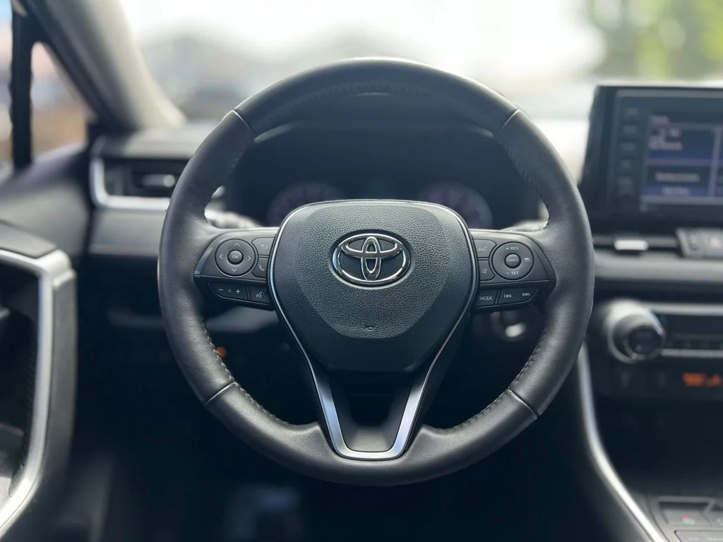Used 2022 Black Toyota XLE Premium image 26