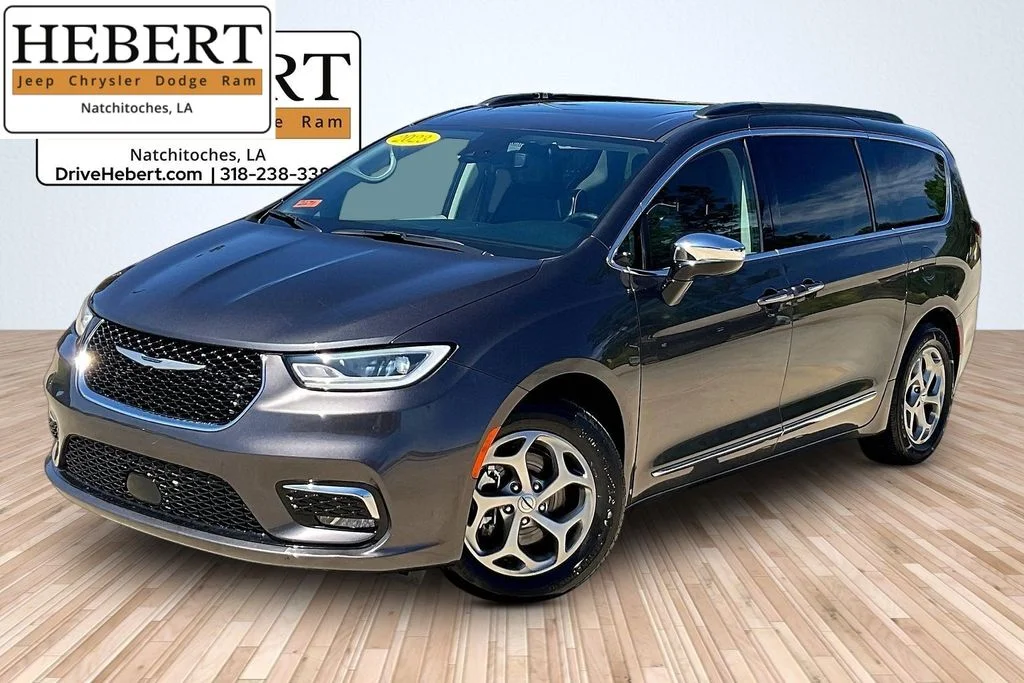 2023 Chrysler Pacifica Limited's photo