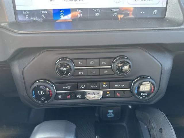 New 2025 Azure Gray Metallic Tri-Coat Ford Badlands® image 17