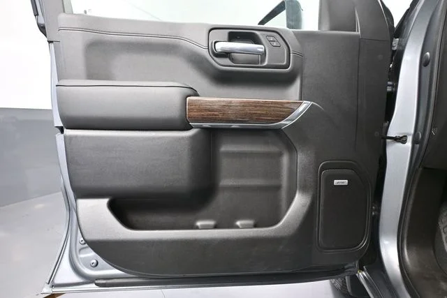 Used 2021 Silver GMC Elevation image 14