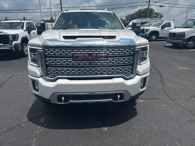 Used 2022 White GMC Denali image 4
