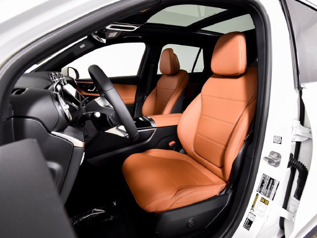 New 2027 Polar White Mercedes-Benz GLC 300 image 4