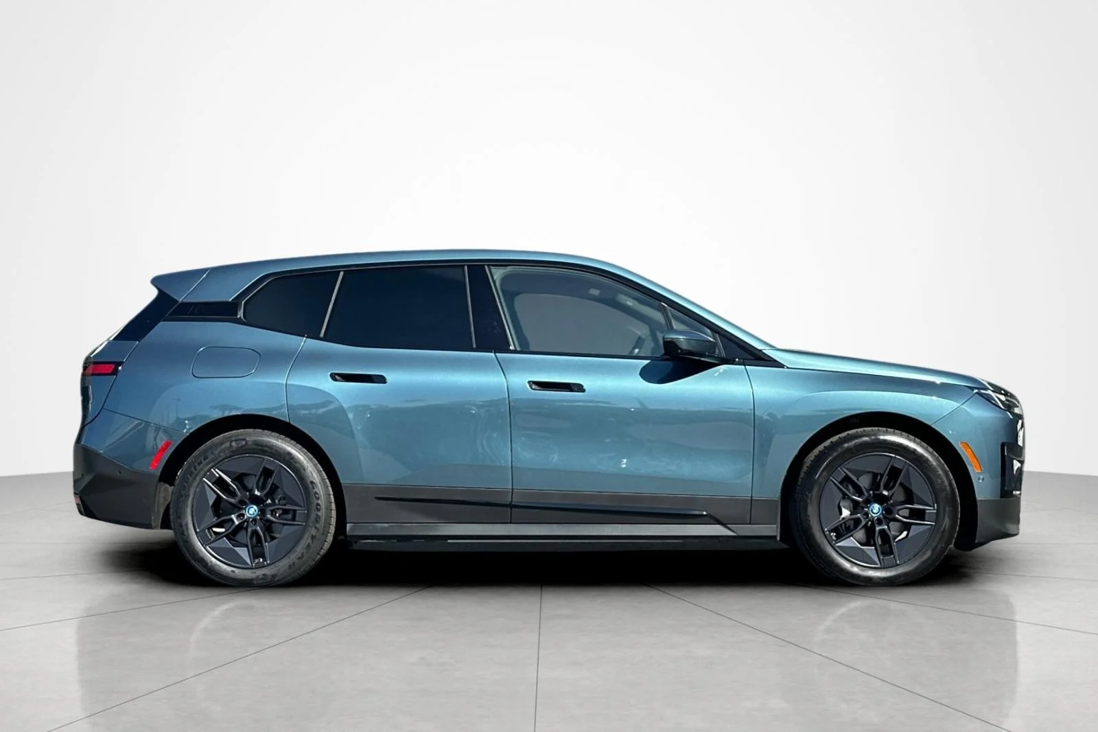 Used 2024 Blue Ridge Mountain Metallic BMW xDrive50 image 6