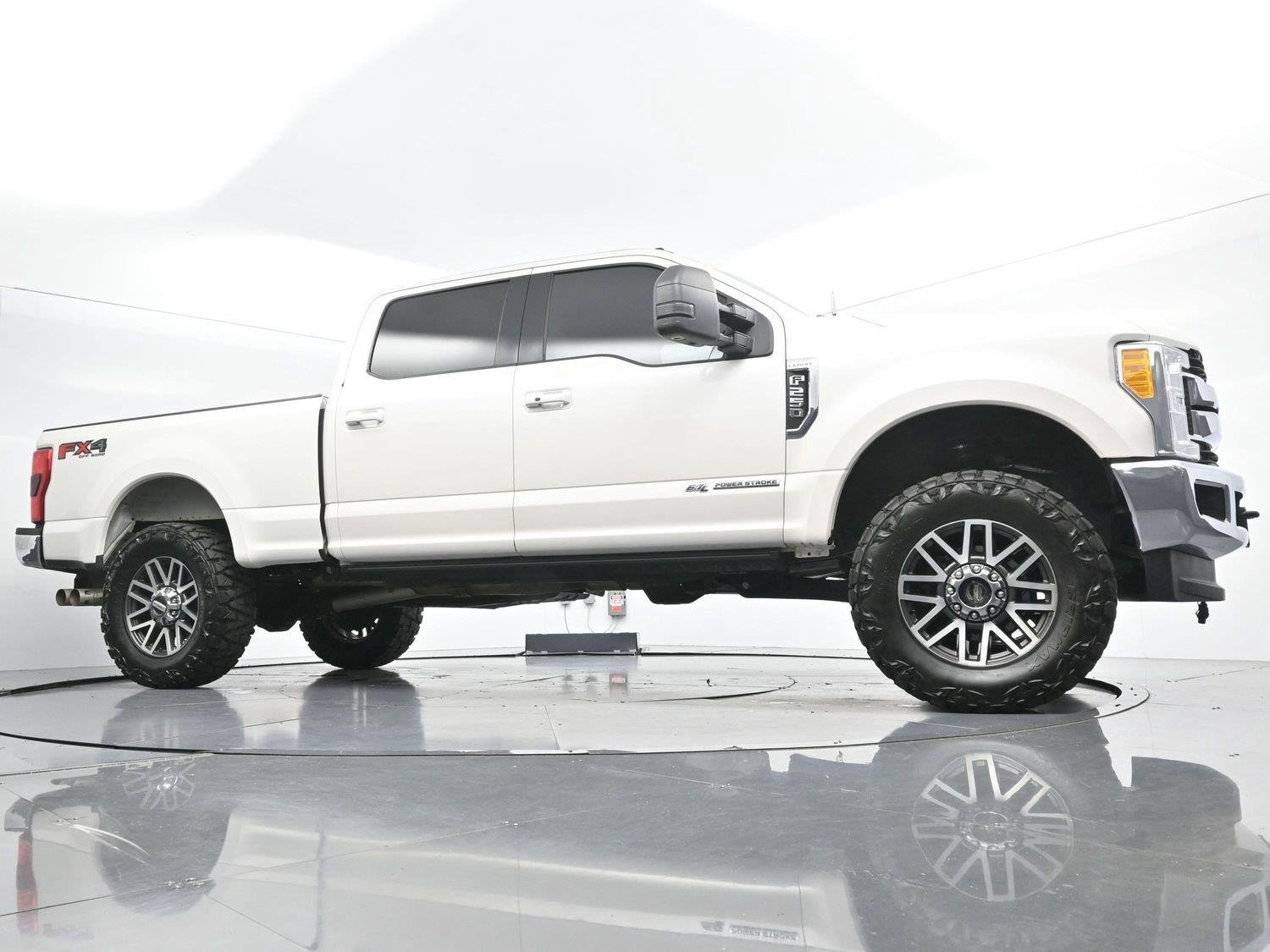 Used 2017 White Platinum Metallic Tri-Coat Ford Lariat image 49