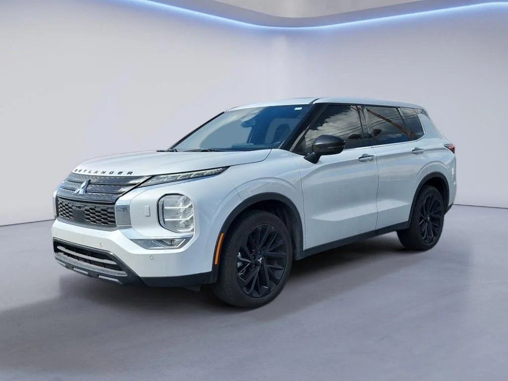 Used 2024 White Diamond Mitsubishi SE Black Edition w/Pano Roof image 1