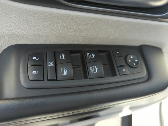 Used 2024 White Chrysler Select image 31