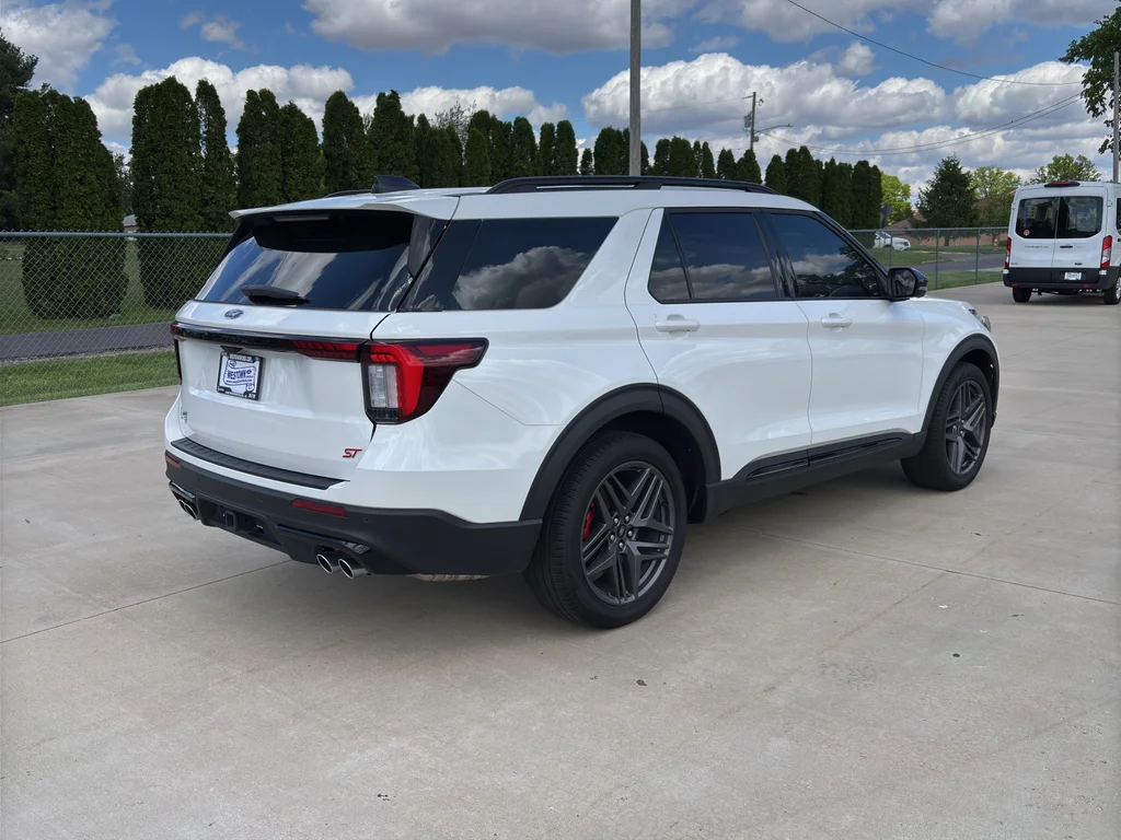 Used 2025 Star White Ford ST image 4