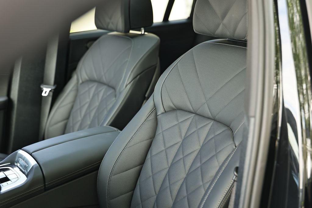 New 2027 Black Sapphire Metallic BMW xDrive40i image 21