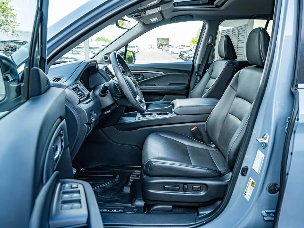 Used 2025 Sonic Gray Pearl Honda RTL image 31