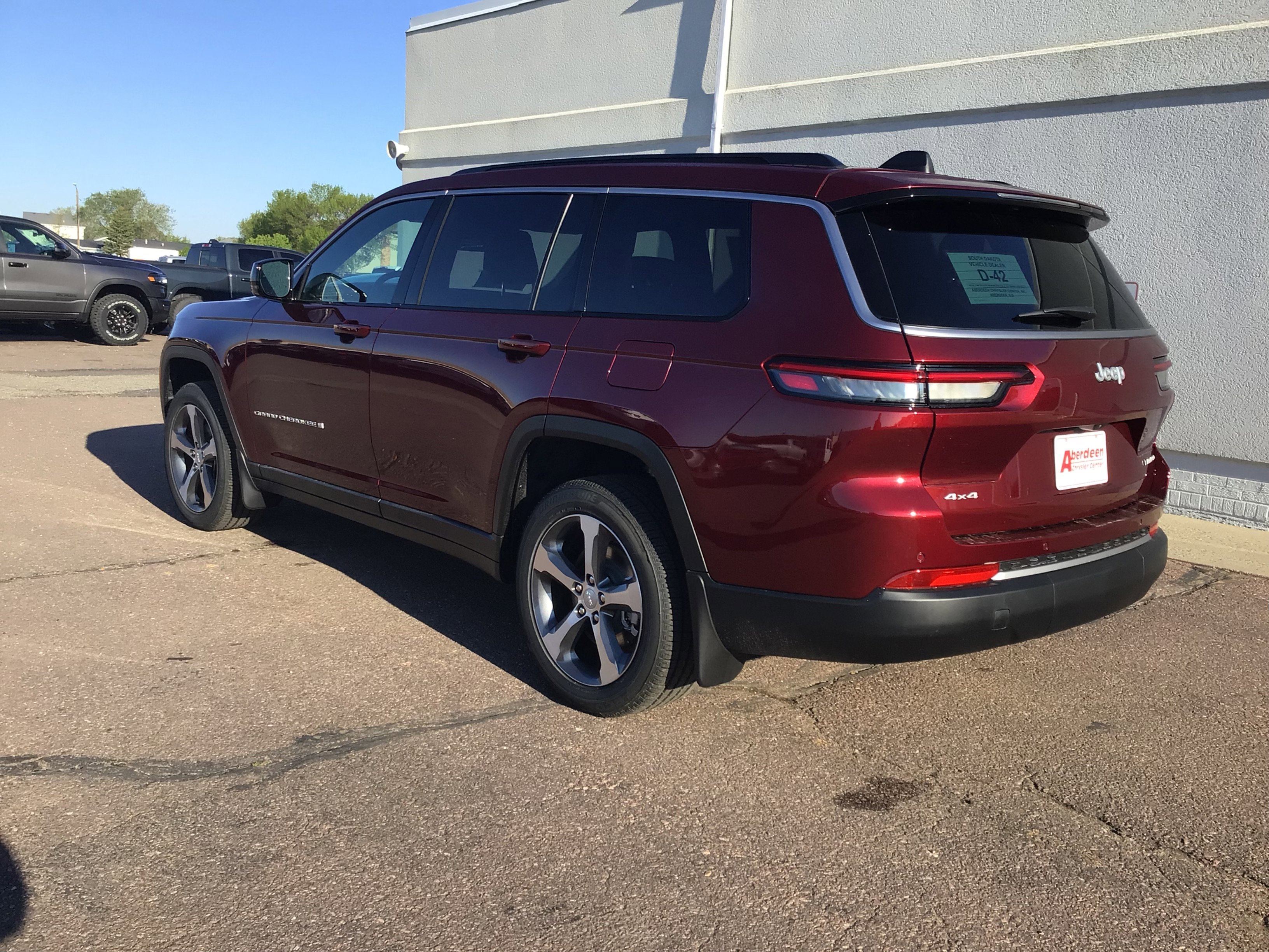 New 2026 Velvet Red Pearl-Coat Exterior Paint Jeep Limited image 7