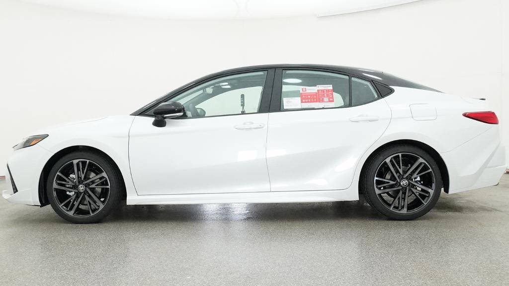 New 2026 Wind Chill Pearl with Midnight Black Metallic roof Toyota XSE image 2