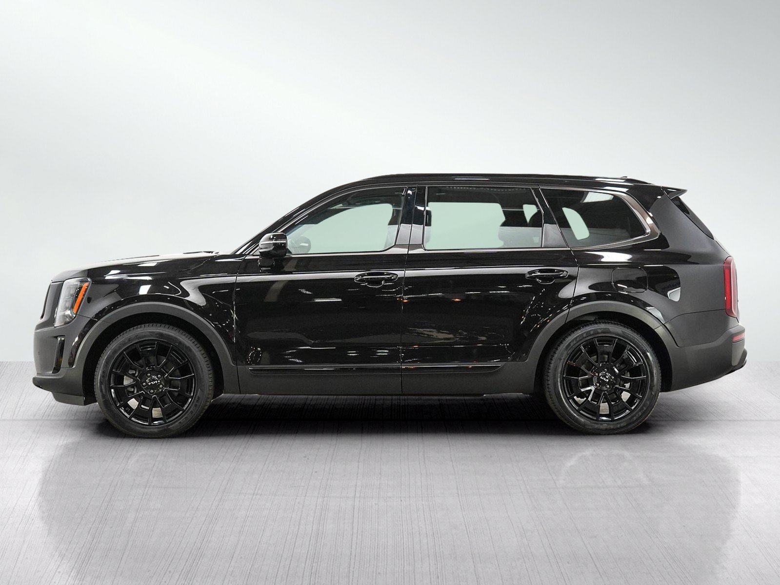 Used 2022 Black Copper Kia SX AWD image 2