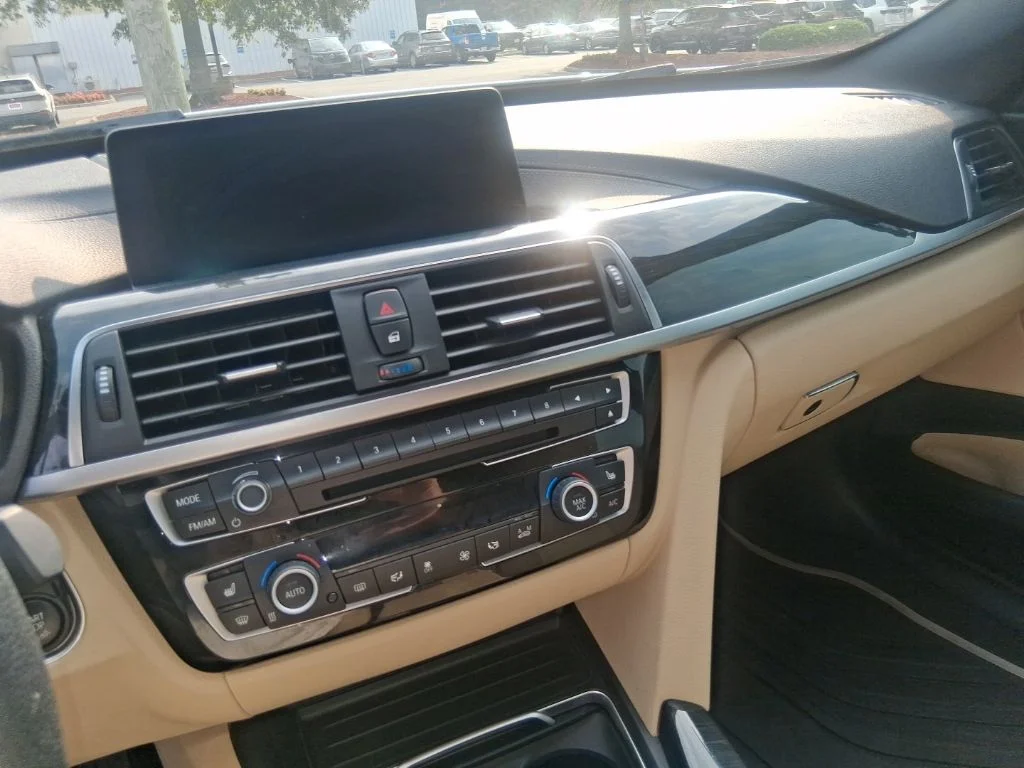 Used 2018 White BMW 330 Gran Turismo i xDrive image 10