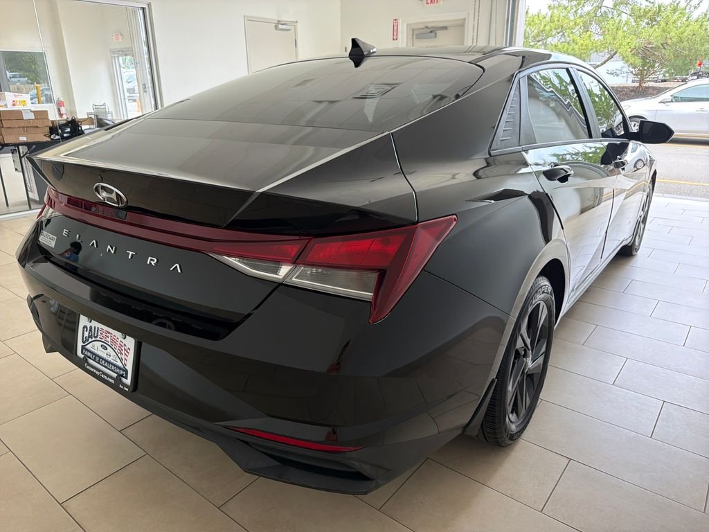 Used 2022 Black Hyundai SEL image 7