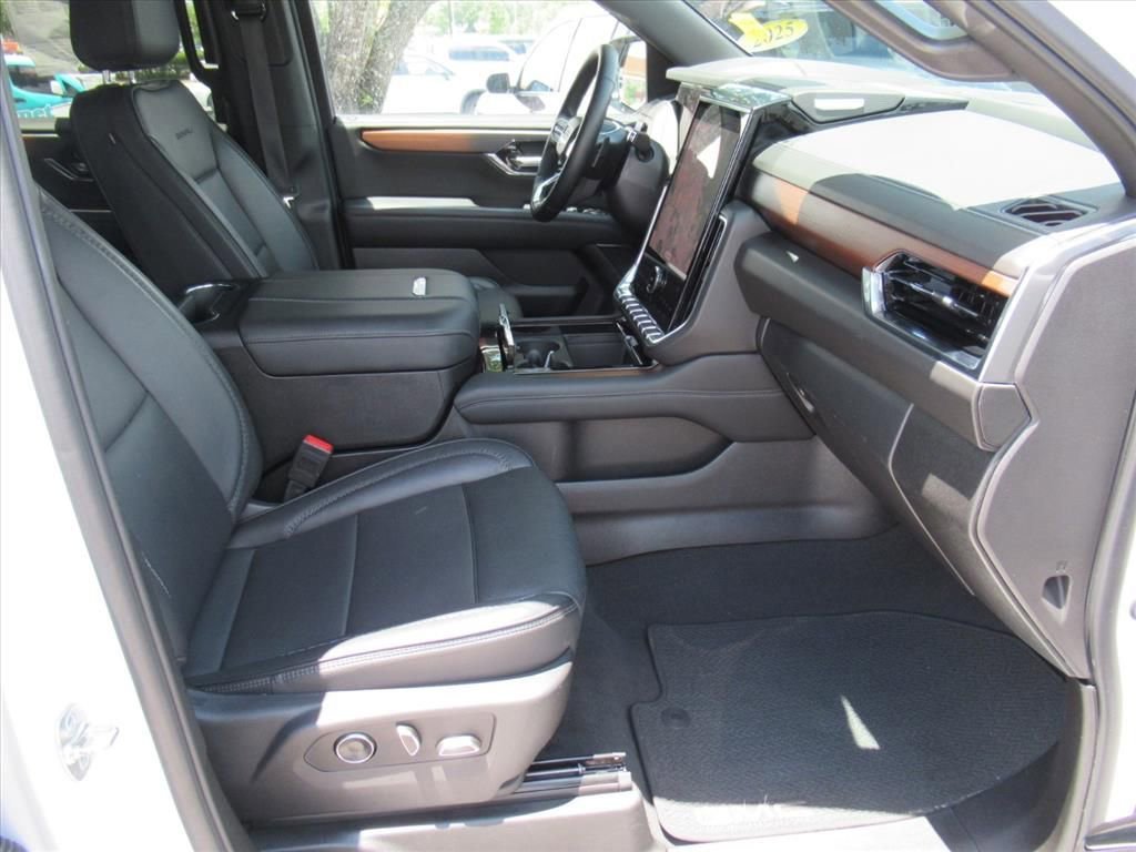 Used 2025 Summit White GMC Denali image 9
