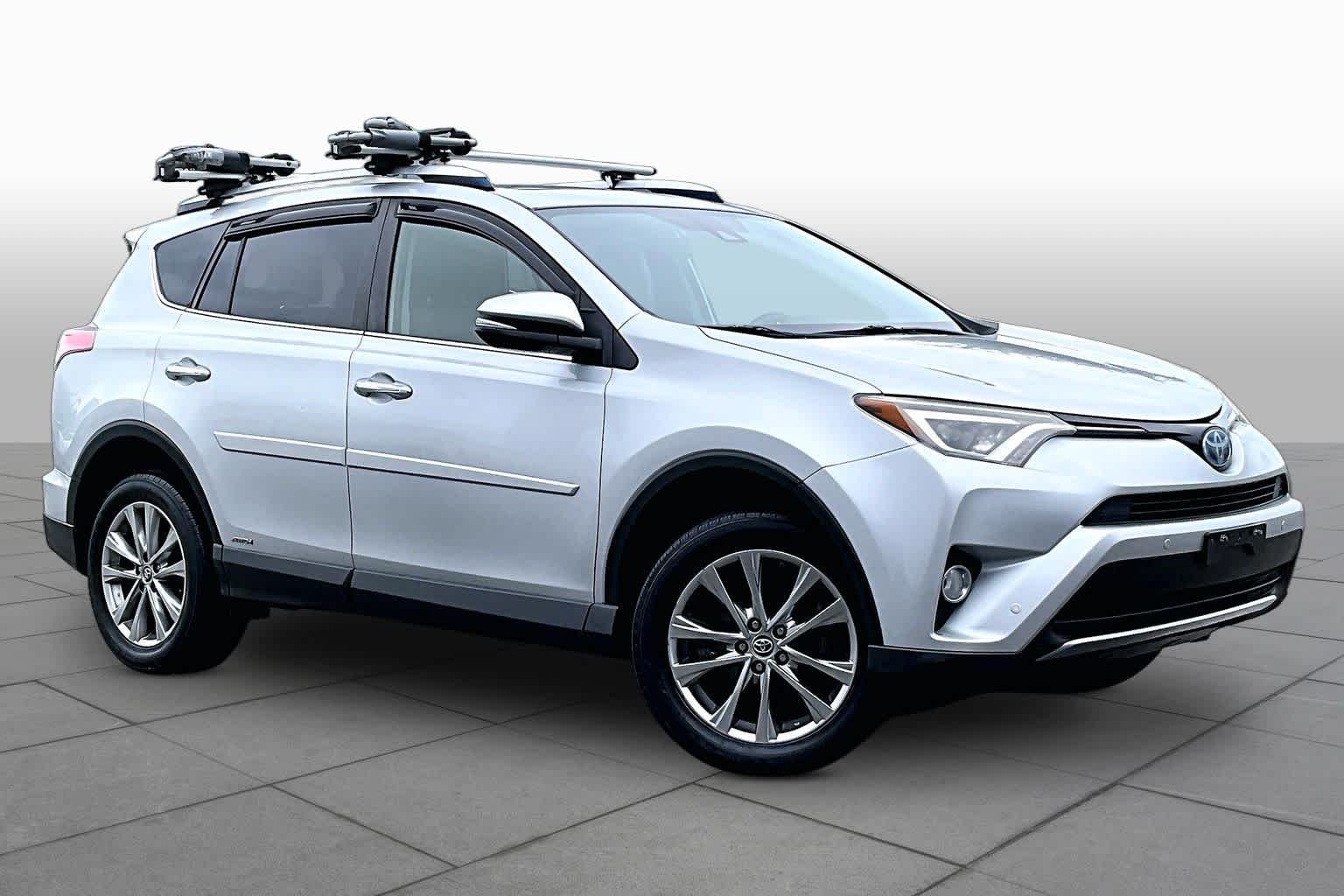 Used 2016 Classic Silver Metallic Toyota Limited image 3