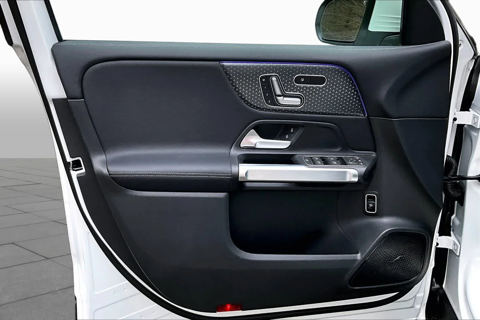 New 2026 Polar White Mercedes-Benz GLB 250 image 12