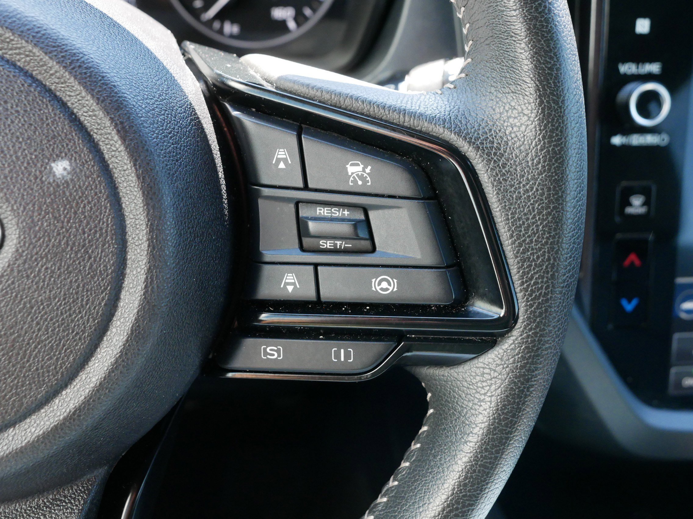 Used 2025 Crystal White Pearl Subaru Premium image 30