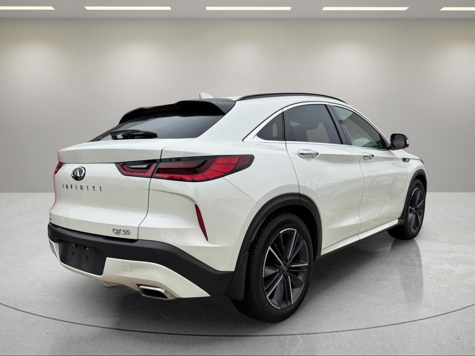 Used 2023 Majestic White INFINITI ESSENTIAL image 5