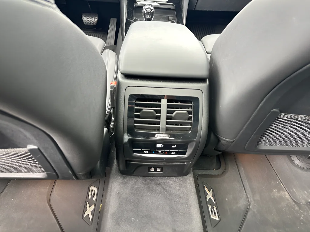 Used 2024 Gray BMW sDrive30i image 33