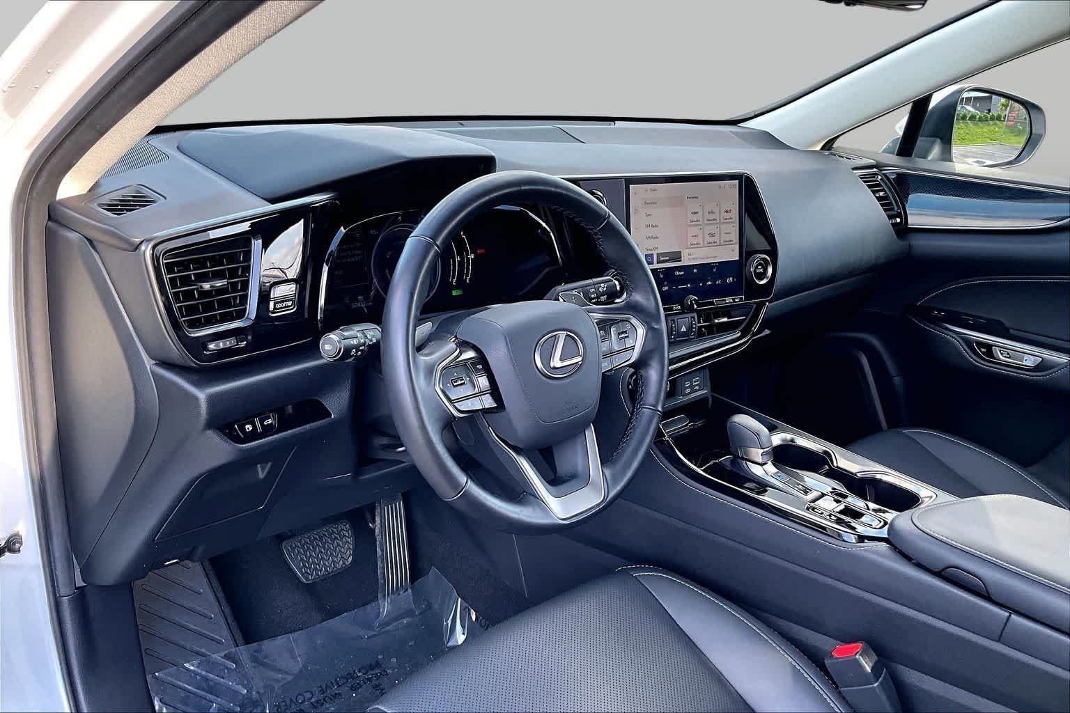 Used 2023 Eminent White Pearl Lexus  image 18
