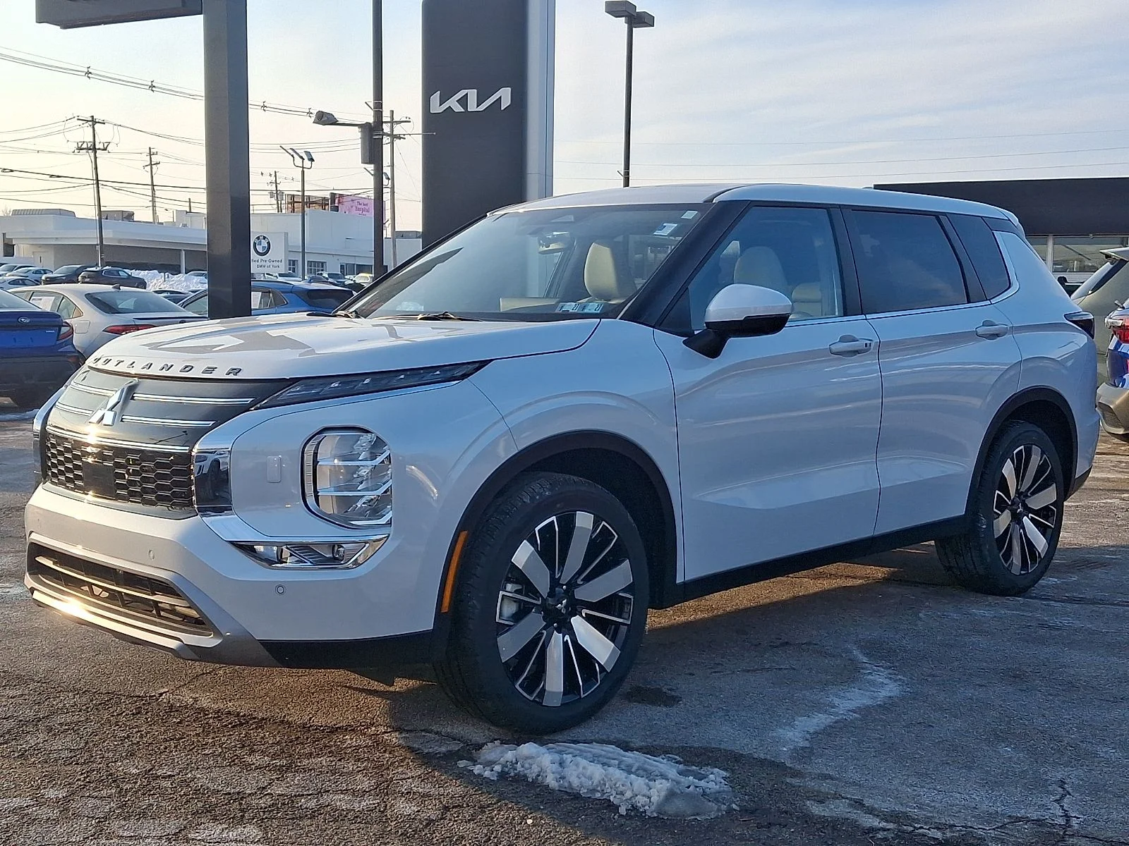 New 2026 White Mitsubishi SE image 4