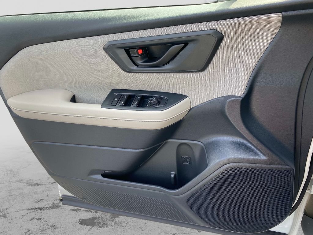 Used 2025 White Subaru Base image 18