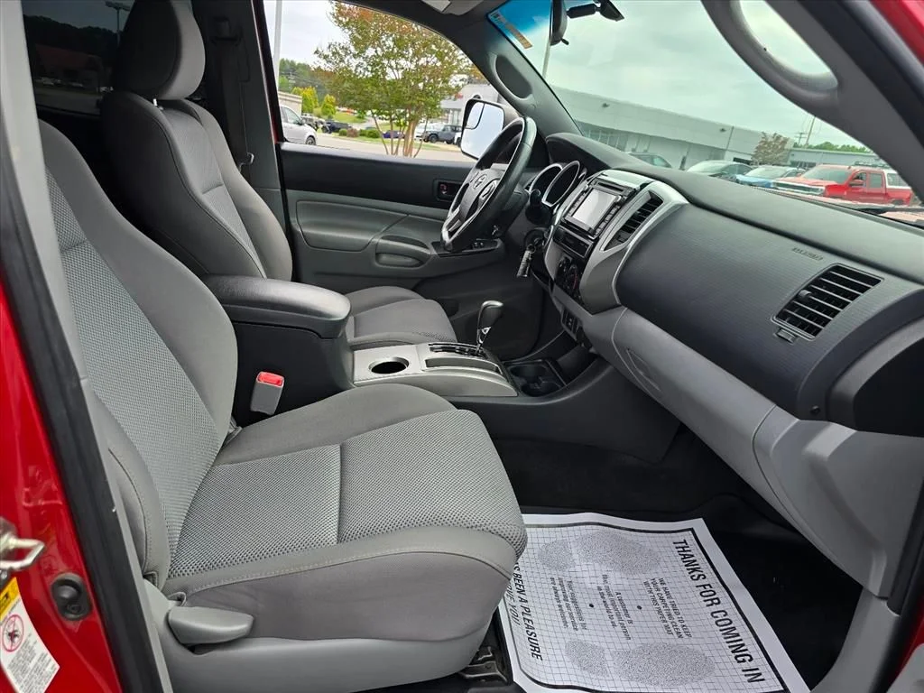 Used 2015 Red Toyota Base image 14