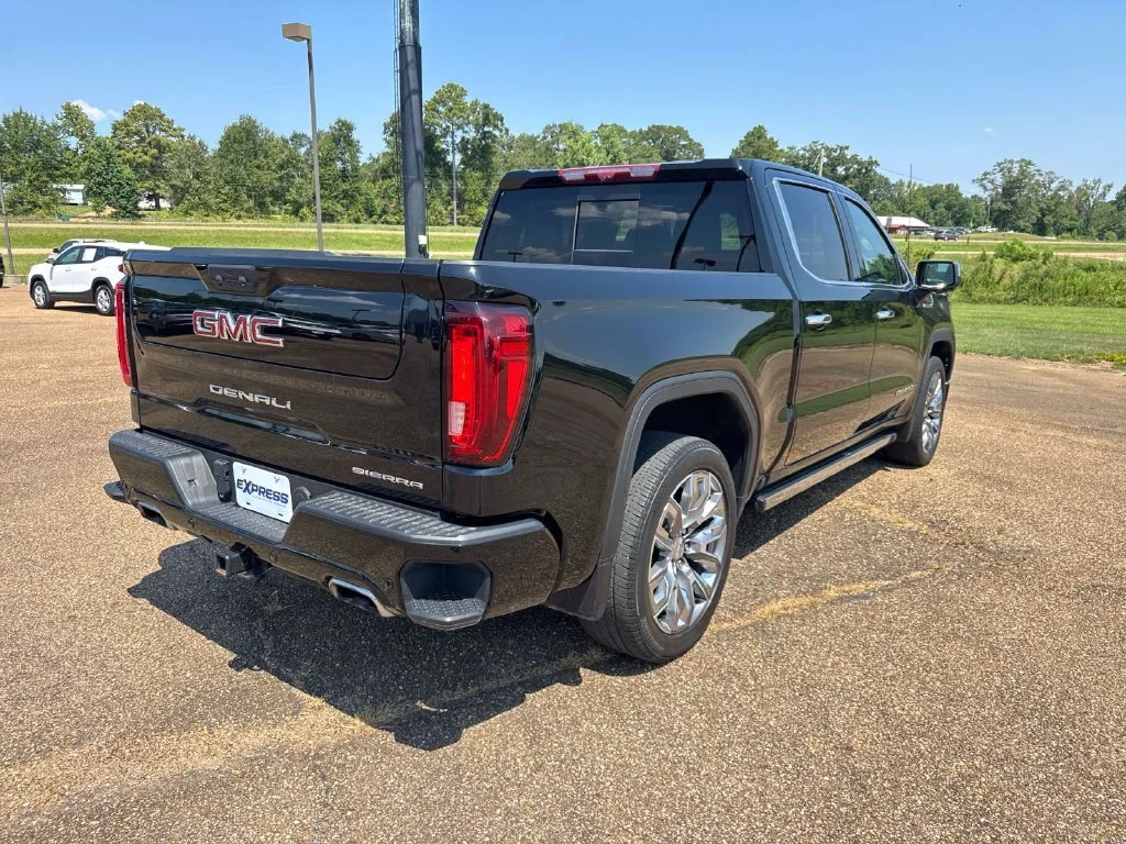 Used 2024 Black GMC Denali image 8