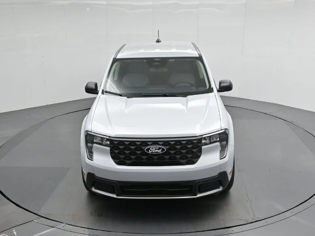 New 2026 Space White Metallic Ford XLT image 30